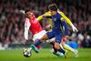Gabriel (stânga), stoperul lui Arsenal, în semifinala Ligii cu Atletico. Foto: Imago