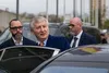 Rinat Ahmetov, la București, urcând în mașină. Foto: Imago