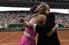 Îmbrățișarea dintre Sorana Cîrstea și Marion Bartolini (FOTO: captură Eurosport)