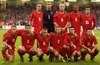 Țara Galilor, înaintea meciului cu Italia, în preliminariile CE 2004. Craig Bellamy era primul din stânga, jos. Ryan Giggs, primul din dreapta