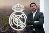 Enrique Riquelme, poză alături de emblema lui Real Madrid. Foto: Imago