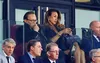 Sullivan (sus, stânga), alături de partenera sa, Ampika Pickston. Foto: Imago