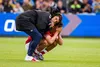 Mahle, în lacrimi. Christensen (stânga) a încercat să-l liniștească. Foto: Imago