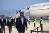 Portarul iranian Alireza Beiranvand, 33 de ani, la sosirea pe aeroportul din Tijuana alături de coechipieri. Foto: Imago