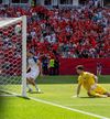 Mingea blocată de Kolasinac s-a dus în bară! Foto: Imago