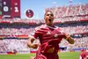Portughezul Pedro Miguel le arată fanilor emblema Qatarului după 1-1 la San Francisco. Foto: Imago