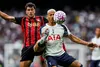 Senesi, duel cu Richarlison într-un meci împotriva lui Tottenham, când juca pentru Bournemouth. Are o cotă de 25 de milioane. Foto: Imago