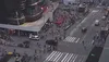 Momentul în care oamenii au început să fugă din calea gloanțelor în Times Square. Foto: captură X / @Breaking_4_News