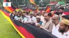 Un fermier din Bangladesh a desfășurat un steag al Germaniei de 7,5 kilometri, pentru a-și arăta susținerea la Cupa Mondială. Foto: YouTube / @BangladeshPratidin