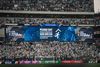 Mesajul văzut de spectatorii aflați pe stadionul din Philadelphia: „Vă rugăm, părăsiți tribunele descoperite și căutați adăpost în interiorul arenei”. Foto: Imago