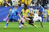 Momentul în care Konsa l-a atacat din spate pe Adu, la Anglia - Ghana. Nu s-a dat penalty. Foto: Imago