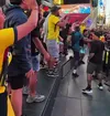 Fanii Ecuadorului s-au luat la bătaie în Times Square. Foto: „X”, @Awaydays23