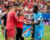 Mbemba, schimb de fanioane cu Cristiano Ronaldo înaintea jocului cu Portugalia. CR7 are vârsta clară: 41 de ani. Foto: Imago