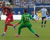 Al doilea meci, a treia gafă, la Uruguay - Capul Verde 2-2: Muslera a ieșit greșit în afara careului, Varela l-a depășit și a înscris