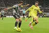 Tonali (stânga), sezonul trecut, într-un Newcastle - Tottenham. Foto: Imago