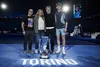 Jannik Sinner (dreapta) alături de familie: tatăl, mama și fratele, după trofeul câștigat la Turneul Campionilor în 2024/ Foto: IMAGO