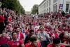 Suporterii norvegieni, în timpul deja celebrului „Viking Row”. Foto: Imago