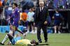 Ancelotti, la finalul meciului, după eliminare. Vinicius era la pământ, dezolat. Foto: Imago