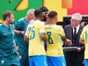 Ancelotti, discutând cu jucătorii săi în timpul meciului cu Norvegia. Foto: Imago