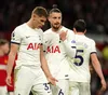 Drăgușin, alături de Van de Ven, în primul sezon pe White Hart Lane. Foto: Imago
