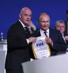 Infantino și Putin. Președintele FIFA a încercat constant readucerea Rusiei în fotbal. Foto: Imago