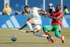 Atacul tare al lui Diop asupra lui Mbappe. Foto: Imago