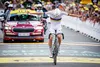Salutul lui Pogacar, la finalul fiecărei etape câștigate. Foto: Imago