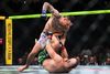 Conor McGregor a rezistat doar un minut și 9 secunde în meciul cu Max Holloway (foto: Imago)