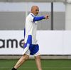 Luciano Spalletti, în șort și cu bluză cu mânecă lungă. FOTO juventus.com