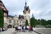 David Popovici și Pan Zhanle la Castelul Peleș. FOTO Raed Krishan GOLAZO (1).jpg