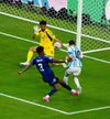Din două atingeri, preluare-șut, după ce a primit o pasă lungă, Messi a înscris la 3-2 în „16-imi”, contra Capului Verde. Foto: Imago