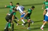 Gest violent la Farul - Corvinul    FOTO:  Eliminat după ce   și-a lovit intenționat adversarul  cu talpa în piept » Arbitrul, salvat de două ori de VAR