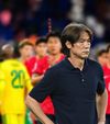 Ex-selecționerul Hong Myung-bo (57 de ani)