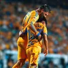Diego „Chicha” Sanchez, fotbalistul de 1,55 m de la Tigres, alături de Andre-Pierre Gignac (foto: Instagram)