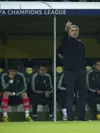 Mourinho, în fața băncii. Casillas, doar rezervă (primul din stânga). Foto: Imago
