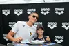 David Popovici a dat autografe la Paris (foto: Raed Krishan/GOLAZO.ro)