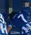 Reacția furioasă a lui Angel Perez (Alaves) după ce a fost înlocuit și avertismentul dur al antrenorului Quique Flores. Fotografii: capturi TV