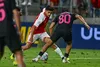 Se vede starea destul de rea a terenului de pe stadionul Rapid în timpul jocului Hapoel-Sabah, în play-off-ul Ligii