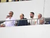 Valerică Găman (în tricou alb), în tribunele stadionului „Ion Oblemenco” la meciul cu Ararat-Armenia din play-off-ul Europa League FOTO Sport Pictures