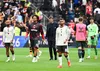 Dezamăgirea lui Michael Carrick și a jucătorilor de la United, în frunte cu căpitanul Bruno Fernandes, după înfrângerea cu Hull City / Foto: IMAGO