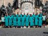 Jucătorii Sănătății Cluj, îmbrăcați în doctori în centrul orașului Cluj-Napoca / Foto: Facebook @CS Sănătatea Servicii Publice Cluj-Napoca