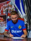 Denis Drăguș, prezentat oficial la FCSB. Foto: Facebook/FCSB