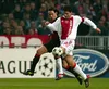 Cristi Chivu, căpitan la Ajax, în duel cu Pippo Inzaghi într-un meci de Liga Campionilor. Foto: Imago