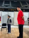 Ilinca Neagu și fostul mare baschetbalist chinez Yao Ming. FOTO Arhiva personala