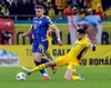 Demirovic, duel cu Burcă în România - Bosnia 0-1, în preliminariile CM 2026. Foto: Imago