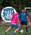 În locul stemei tradiționale ale clubului pe tricou a rămas un loc gol/ Foto: Facebook @CS USV CSM Iași 2020 - montaj GOLAZO.ro