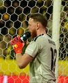Sticla lui Viktor Johansson cu indicații despre penalty-urile românilor la Suedia - România FOTO Vlad Nedelea GOLAZO.ro