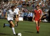 Rudi Völler (RFG, la minge) și Marcel Coraș la EURO 1984 (Foto: IMAGO)