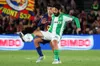 Duel Isco - Pedri la ultimul meci al lui Betis contra Barcelonei, pe 17 mai, 3-1 pentru catalani pe „Camp Nou”, în LaLiga. Foto: Imago