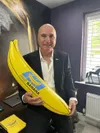Imre Varadi și banana gonflabila FOTO Facebook